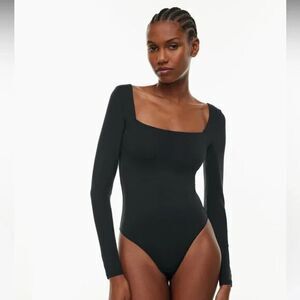 Aritzia Babaton Contour Square neck long sleeve black bodysuit size XS